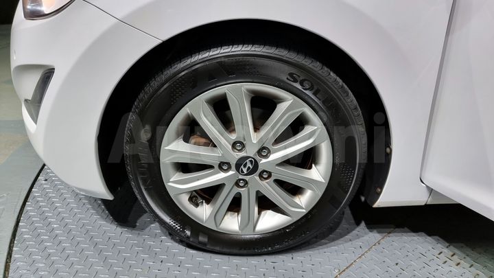 Hyundai Avante 2015 — 5