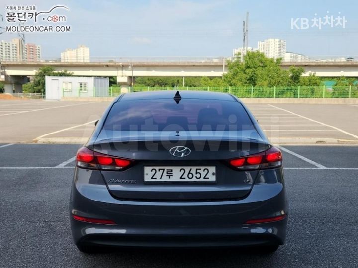 Hyundai Avante 2018 — 5