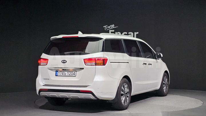 Kia Carnival 2015 — 2