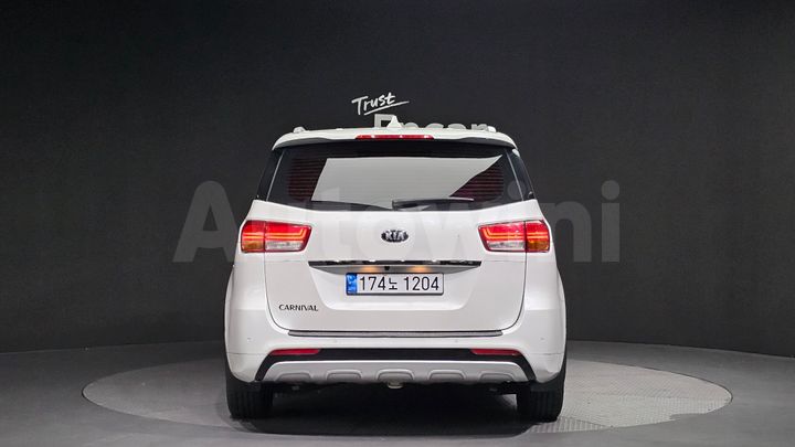 Kia Carnival 2015 — 4