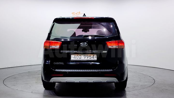 Kia Carnival 2015 — 4