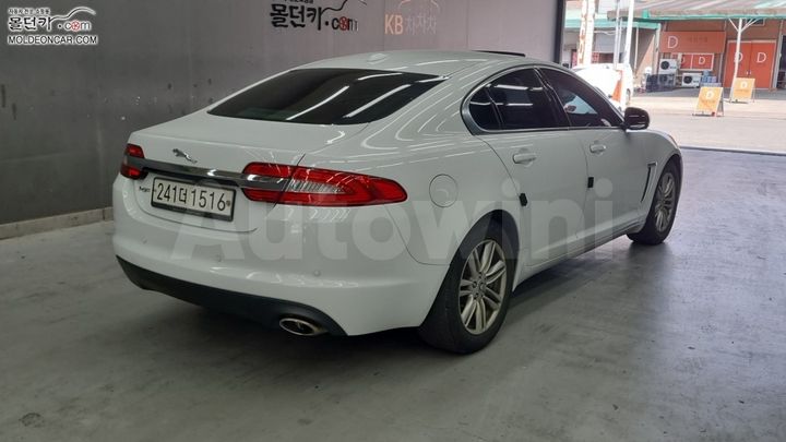 Jaguar XF 2012 — 2