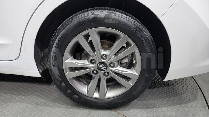 Hyundai Avante 2017 — 5