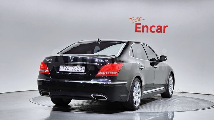 Hyundai Equus 2010 — 2