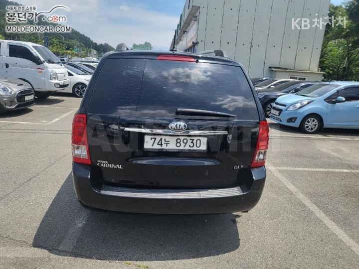 Kia Carnival 2013 — 4