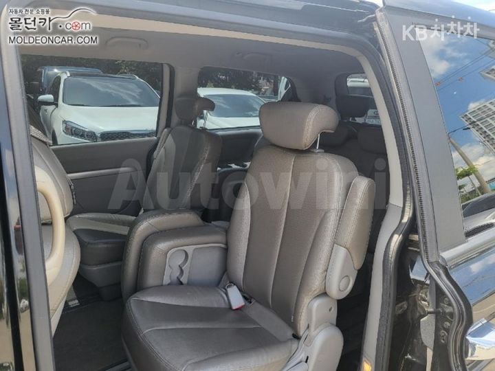 Kia Carnival 2013 — 5
