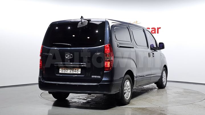 Hyundai Starex 2017 — 2