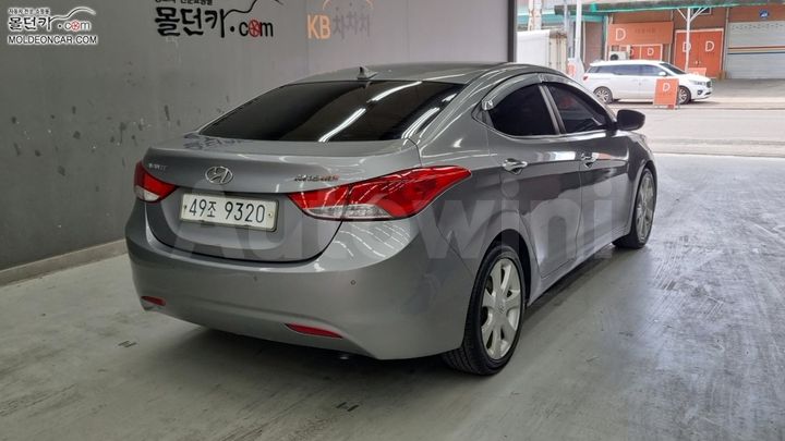 Hyundai Avante 2015 — 2