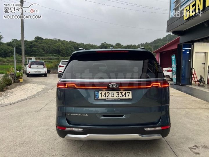 Kia Carnival 2021 — 5