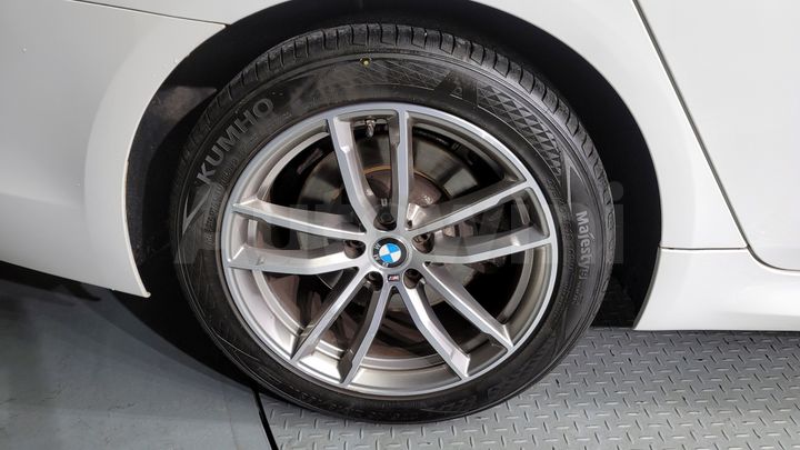 BMW 5 Series 2017 — 5
