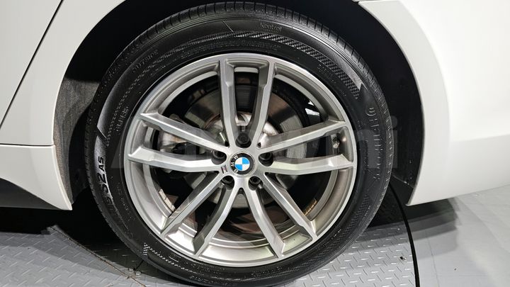 BMW 5 Series 2017 — 5