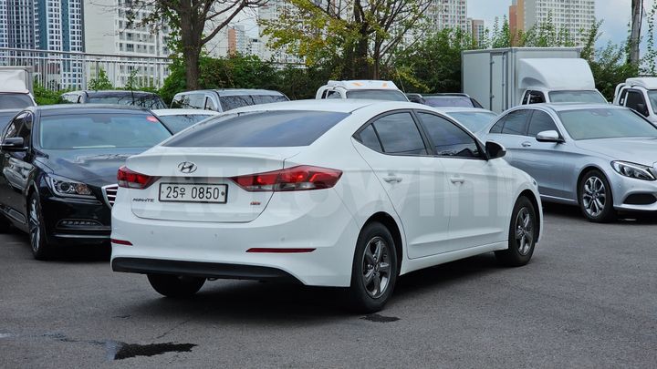 Hyundai Avante 2016 — 2