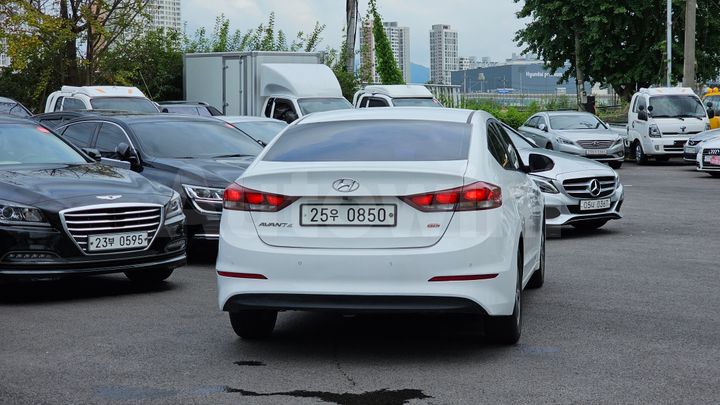 Hyundai Avante 2016 — 4