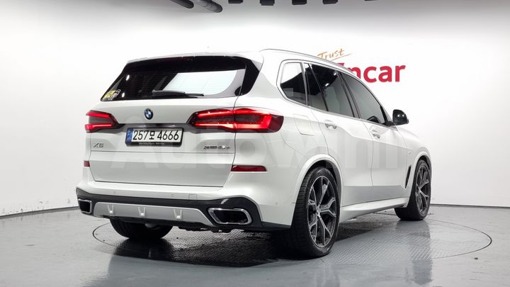 BMW X5 2021 — 2