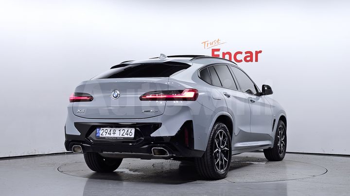 BMW X4 2023 — 2
