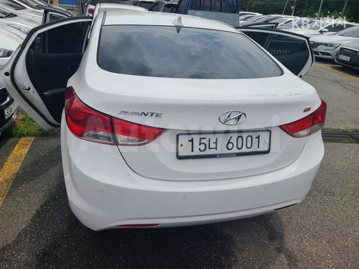 Hyundai Avante 2014 — 4