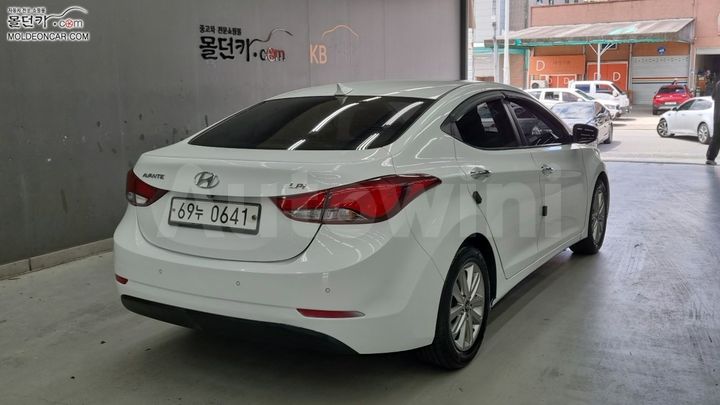 Hyundai Avante 2015 — 2