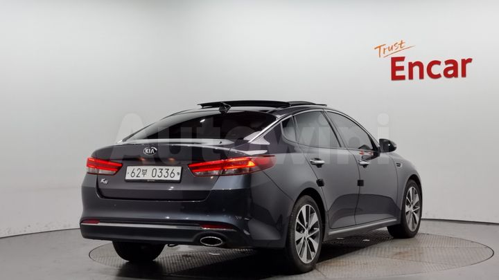 Kia K5 2017 — 2