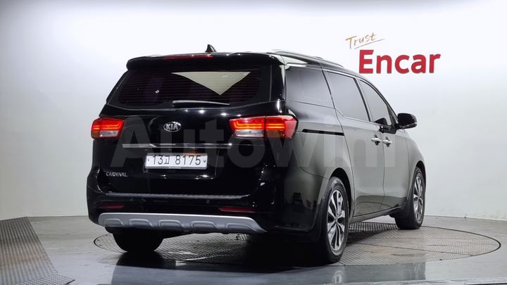 Kia Carnival 2015 — 2
