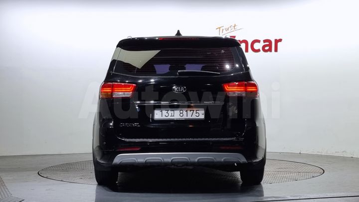Kia Carnival 2015 — 4