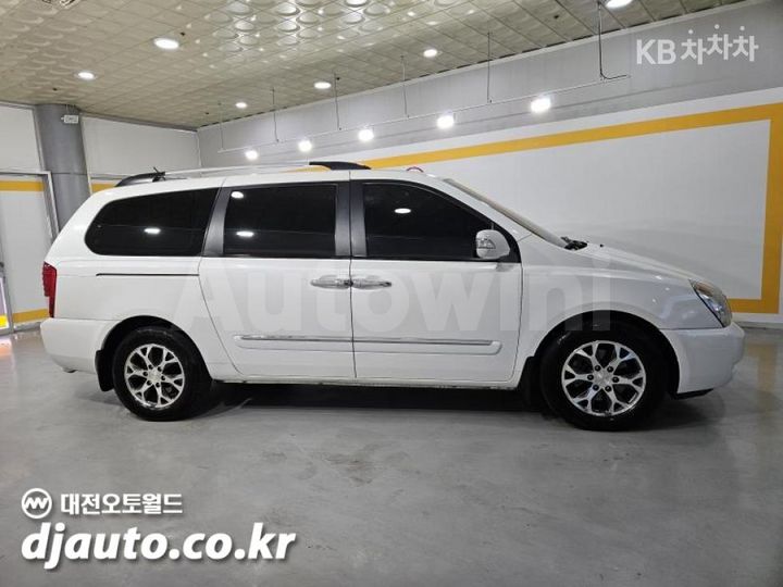 Kia Carnival 2013 — 4