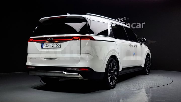 Kia Carnival 2023 — 2
