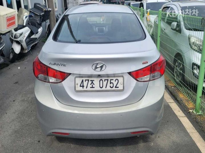 Hyundai Avante 2014 — 3