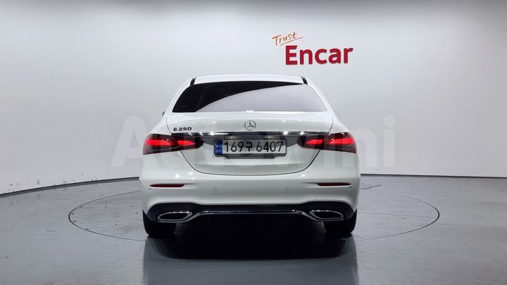 Mercedes-Benz E Class 2023 — 4