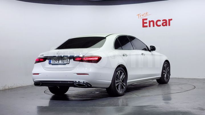 Mercedes-Benz E Class 2023 — 2