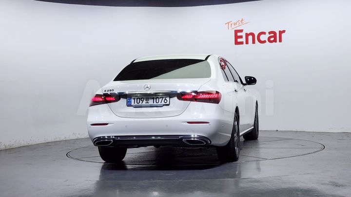 Mercedes-Benz E Class 2023 — 4