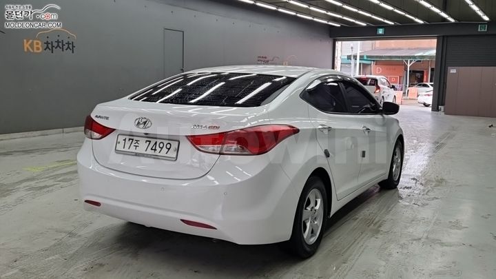 Hyundai Avante 2011 — 2