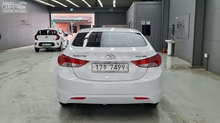 Hyundai Avante 2011 — 4