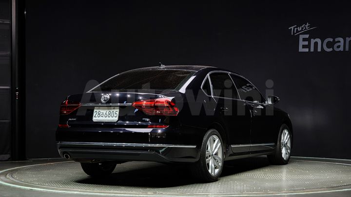 Volkswagen Passat 2018 — 2