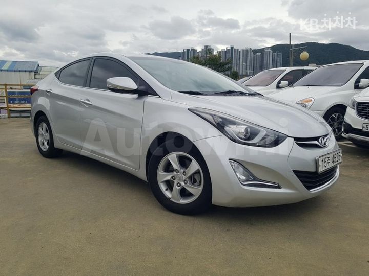 Hyundai Avante 2015 — 3