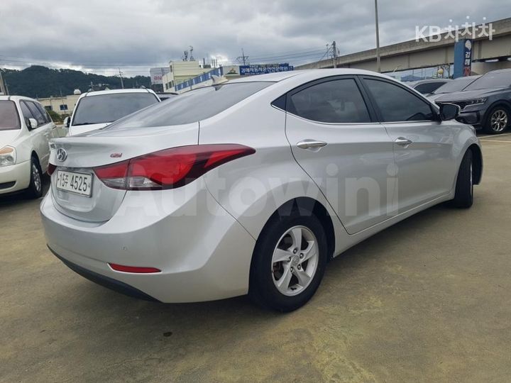 Hyundai Avante 2015 — 4