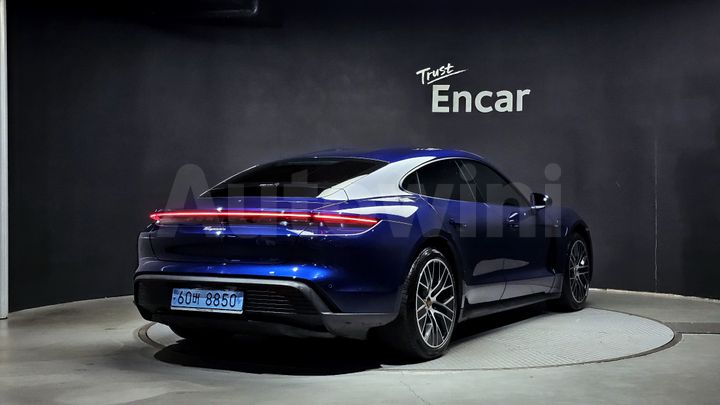 Porsche Taycan 2022 — 2