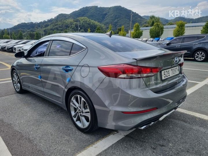 Hyundai Avante 2018 — 4