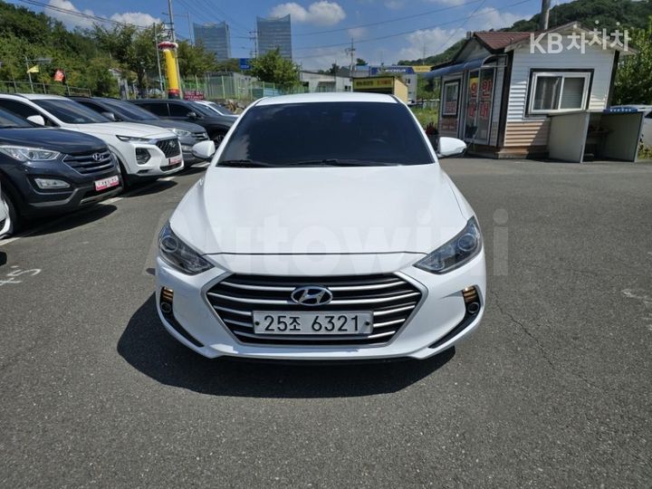 Hyundai Avante 2017 — 3