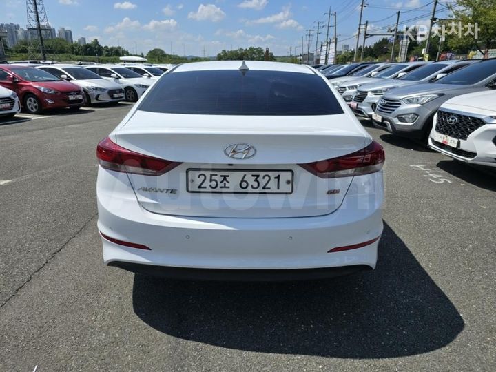 Hyundai Avante 2017 — 4