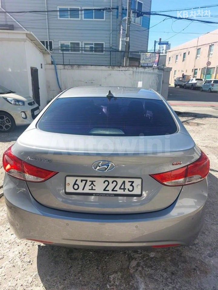 Hyundai Avante 2014 — 2