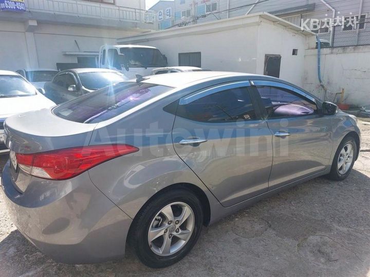 Hyundai Avante 2014 — 4