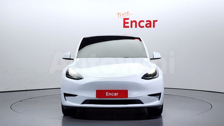 Tesla Model Y 2024 — 3