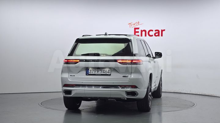 Jeep Cherokee 2023 — 4