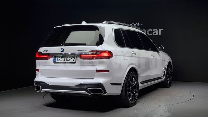 BMW X7 2021 — 2