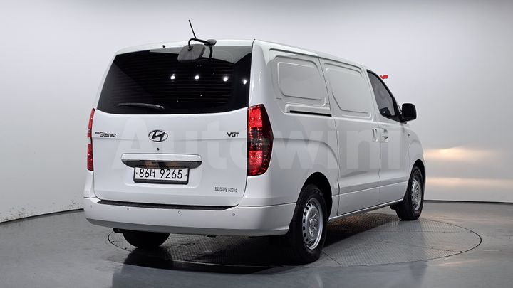Hyundai Starex 2016 — 2