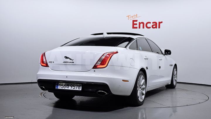 Jaguar XJ 2016 — 2