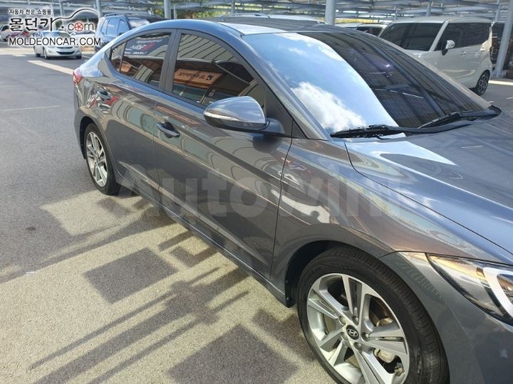 Hyundai Avante 2017 — 3