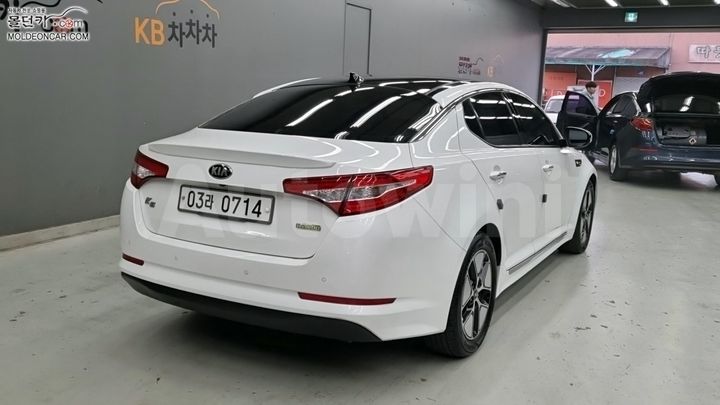 Kia K5 2012 — 2