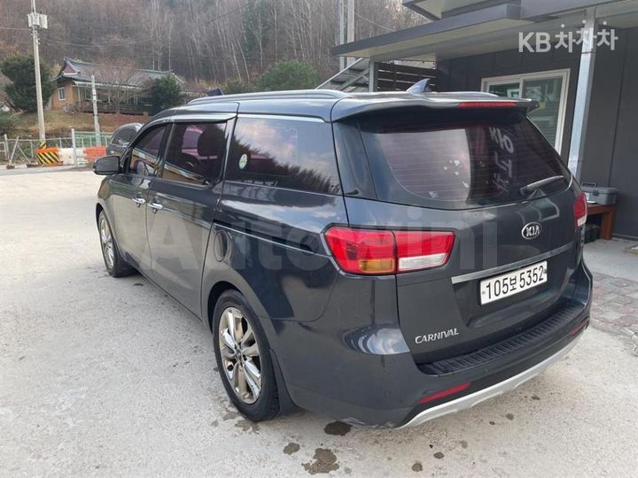 Kia Carnival 2015 — 3