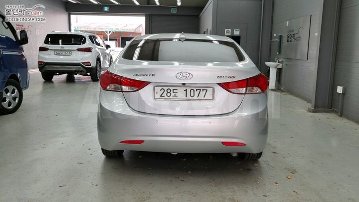 Hyundai Avante 2011 — 4